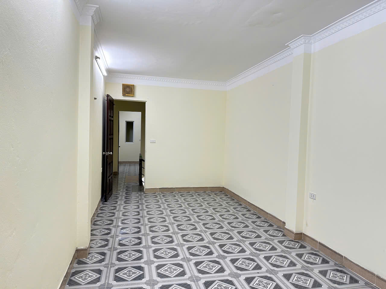 Cho thuê nhà ngõ 192 Lê Trọng Tấn, 2 tầng x 40m2, 2 ngủ, 8.5 Triệu ở gđ, nhóm ít người - Ảnh 3